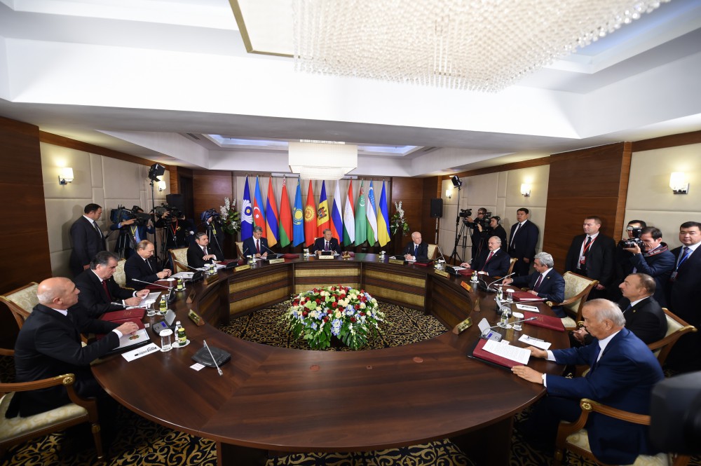 Президент Азербайджана принимает участие в заседании Совета глав государств СНГ в Казахстане (ФОТО)