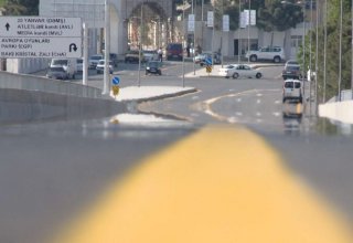 В Баку начато нанесение "желтой полосы" на основных дорогах