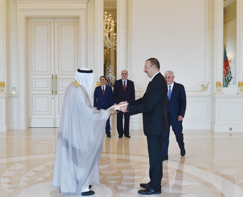 Azerbaijani president receives credentials of incoming UAE ambassador (PHOTO)