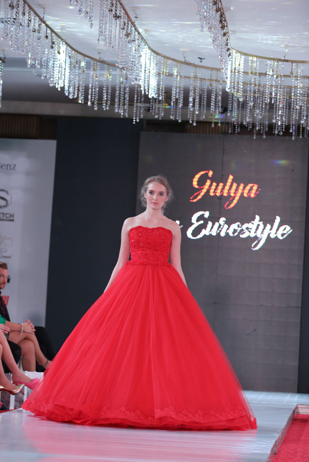 Свадебные и вечерние платья - "Baku Fashion Night 2015" (ФОТО)