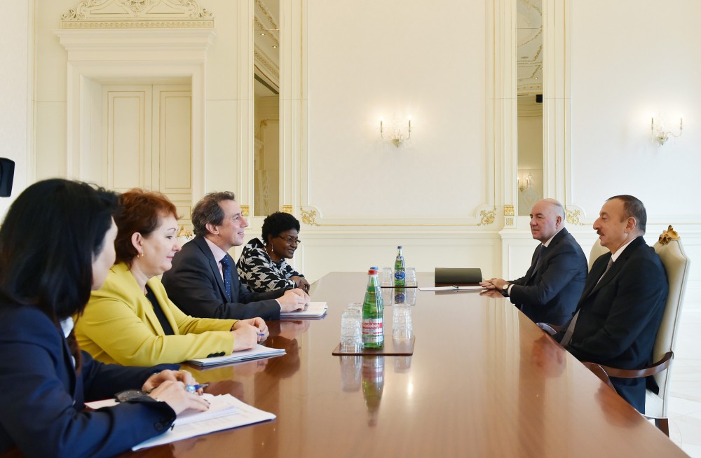 Prezident İlham Əliyev Dünya Bankının vitse-prezidentinin başçılıq etdiyi nümayəndə heyətini qəbul edib (FOTO)