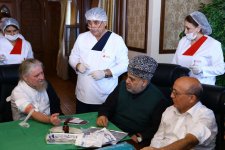 В Баку глава православной религиозной общины впервые сдал кровь в день Ашура