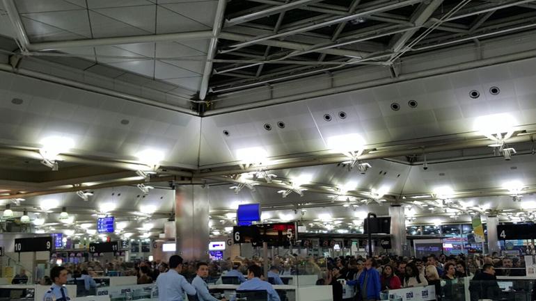Havalimanında pasaport çilesi (Foto Haber)