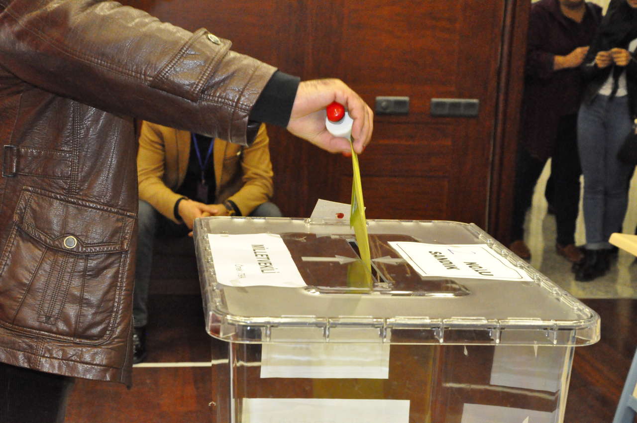 Azerbaycan’da Türk seçmenler sandık başında (Foto Haber)