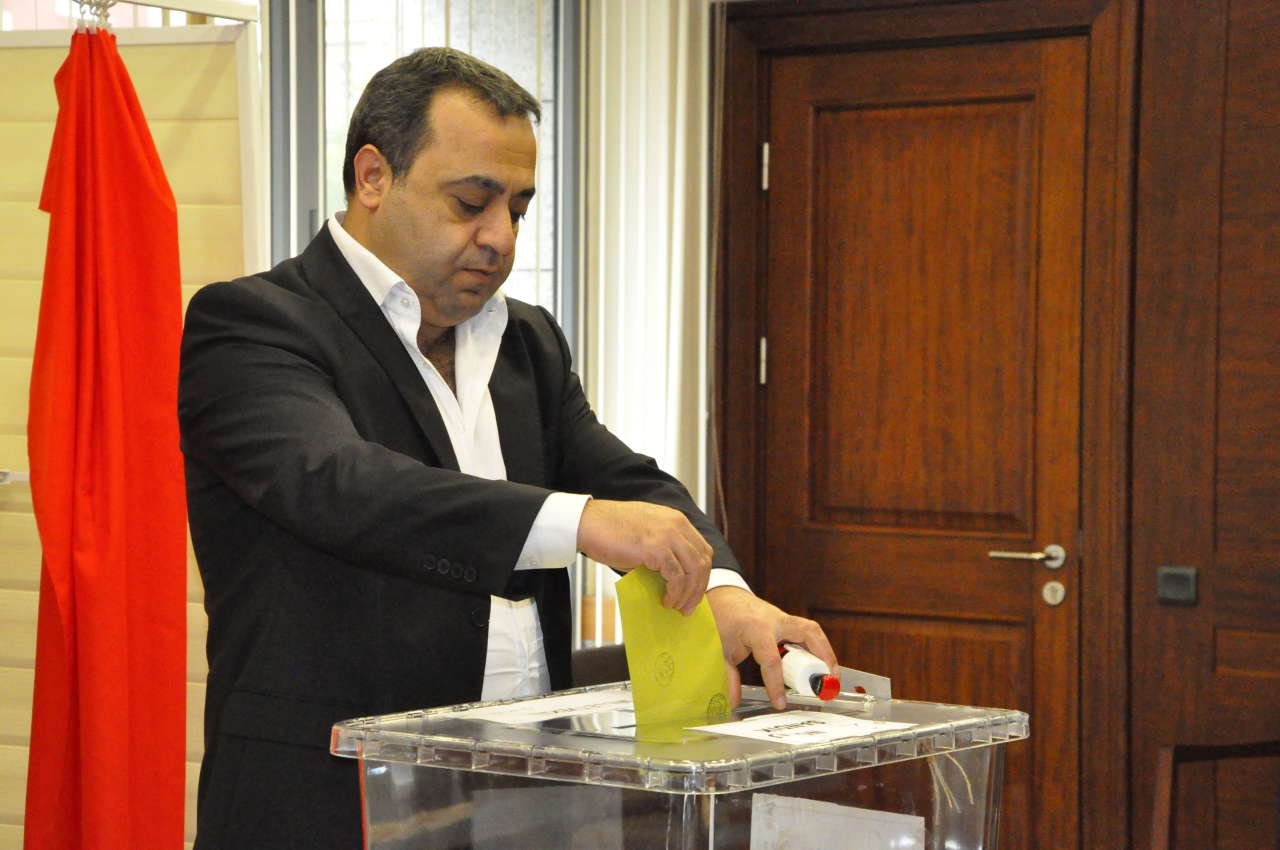 Граждане Турции в Азербайджане голосуют на повторных парламентских выборах