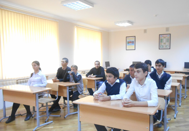 Azerbaycan'da okulu asan öğrencilere ceza geliyor
