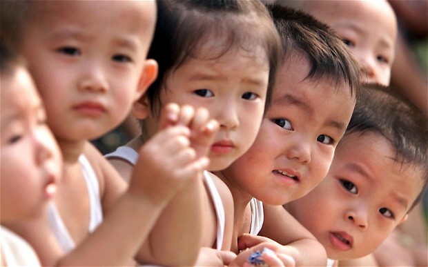 Семьям в Китае разрешат заводить двух детей