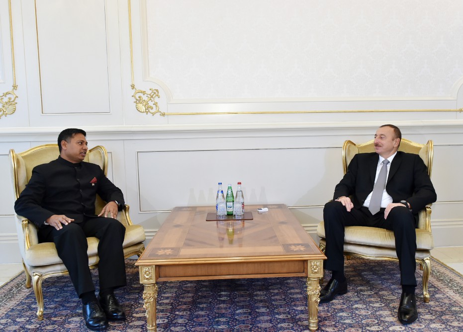 Президент Ильхам Алиев принял верительные грамоты новоназначенного посла Индии