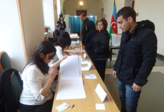 Подсчет голосов на выборах в Азербайджане велся перед веб-камерами - сербский наблюдатель