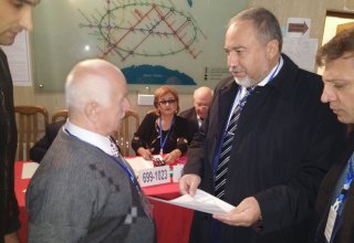 İsrail Dışişleri eski Bakanı Azerbaycan’da seçimleri gözlemliyor