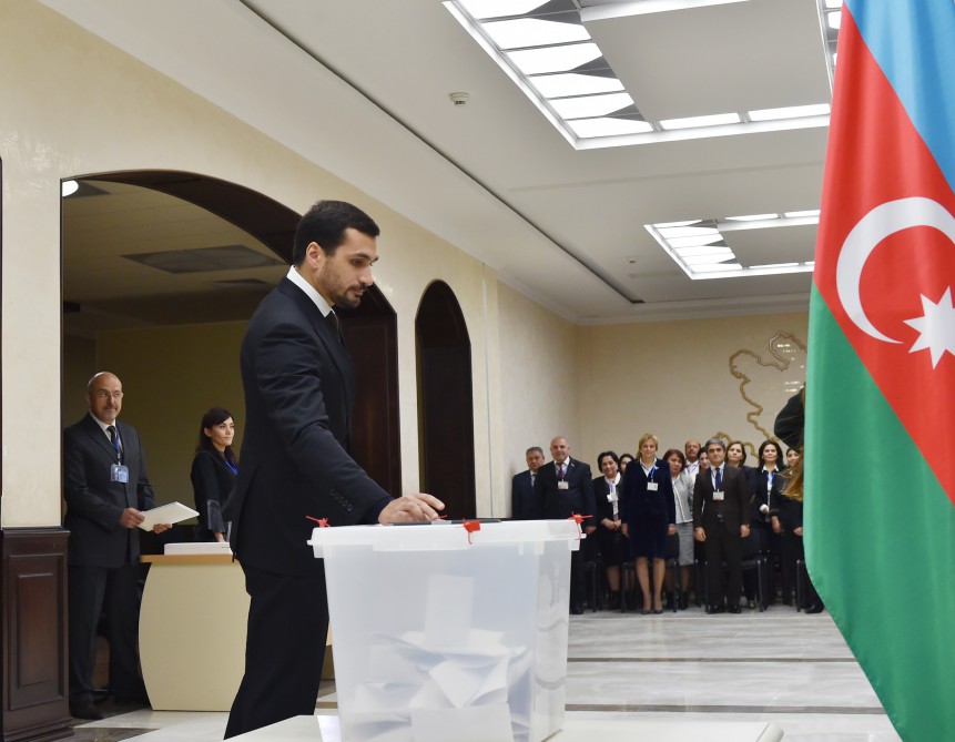 Azerbaycan Cumhurbaşkanı oy kullandı (Foto Haber)