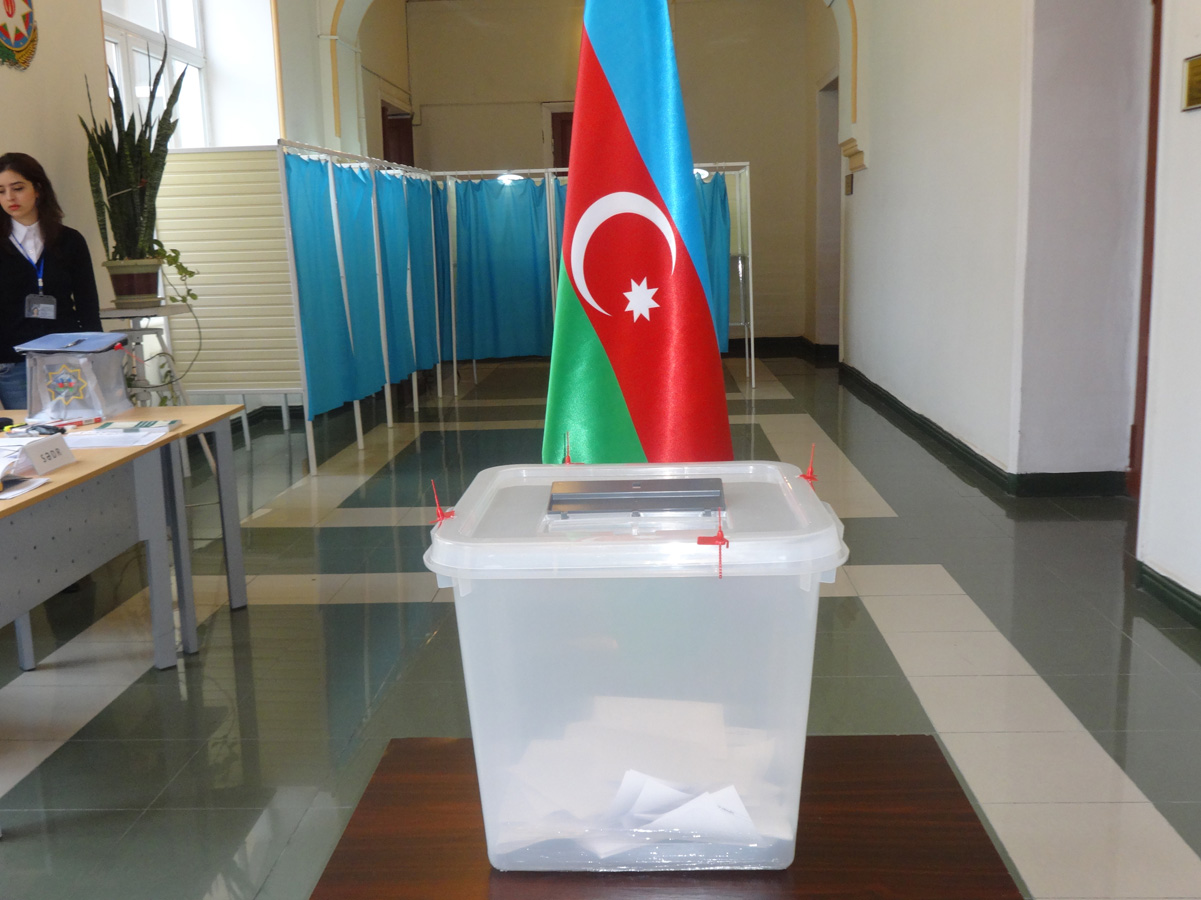 Azerbaycan'da Anayasa değişikliği için referandum başladı