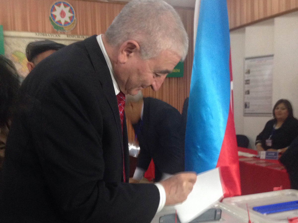 CEC head votes at Azerbaijani parliamentary election