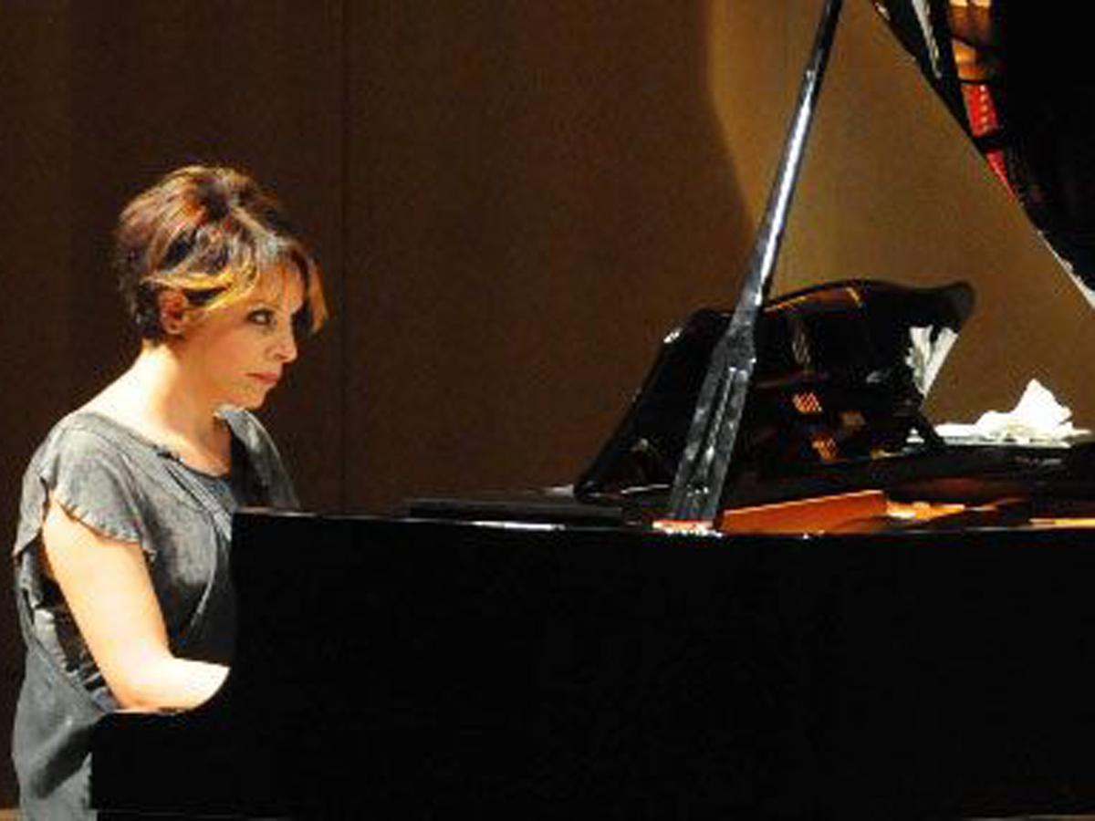 Rüya Taner ve Dinçer Özer Bakü'de konser Verdi