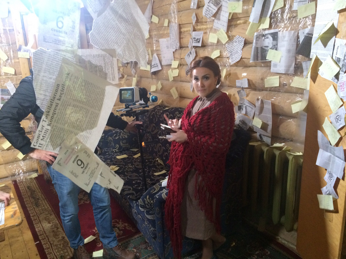 Телеведущая Вюсаля Керимова в образе домохозяйки в лесном домике (ФОТО)