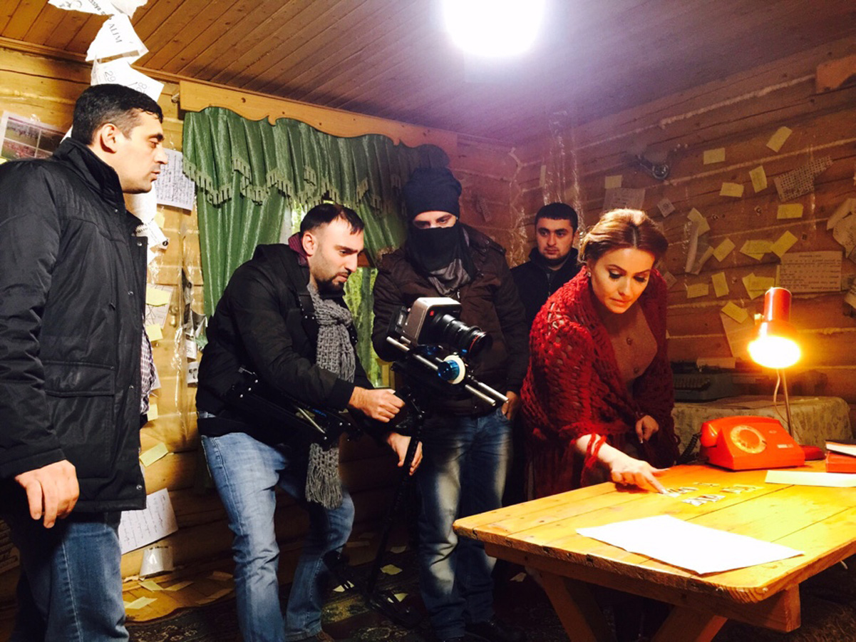 Телеведущая Вюсаля Керимова в образе домохозяйки в лесном домике (ФОТО)
