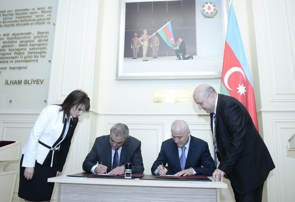 Azerbaycan Devlet Bayrağı Günü için özel zarflar ve posta pulları hazırlandı