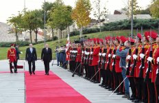 Prezident İlham Əliyevin Tbilisidə rəsmi qarşılanma mərasimi olub (FOTO)
