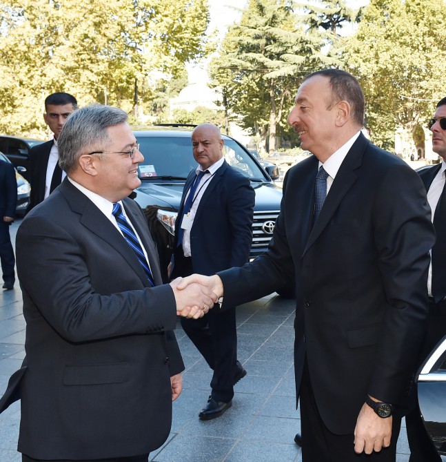 Prezident İlham Əliyev Gürcüstan parlamentinin sədri ilə görüşüb (FOTO) - Gallery Image