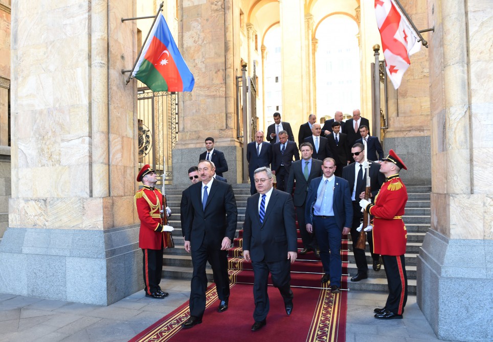 Prezident İlham Əliyev Gürcüstan parlamentinin sədri ilə görüşüb (FOTO)