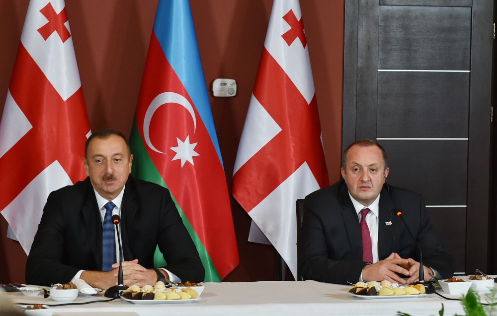 Президенты Азербайджана и Грузии ознакомились с образовательным центром «Дом чая»  в Марнеули