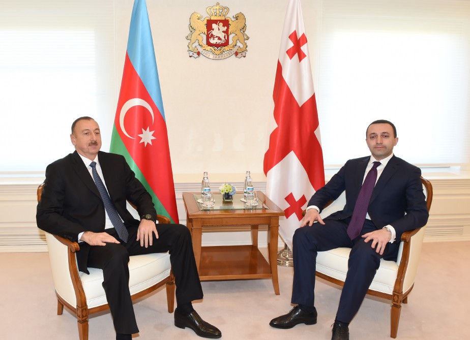 Prezident İlham Əliyev Gürcüstanın Baş naziri ilə görüşüb (FOTO) - Gallery Image