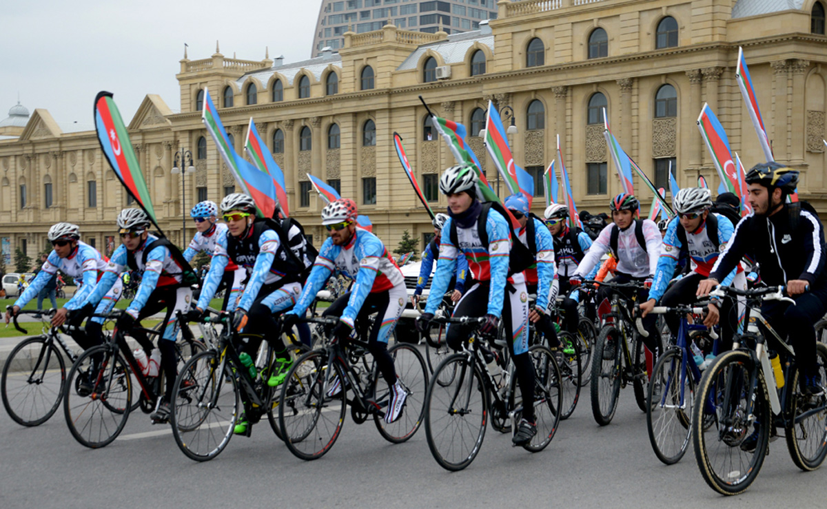 В Баку прошел велопробег, посвященный Дню Государственного флага  (ФОТО)