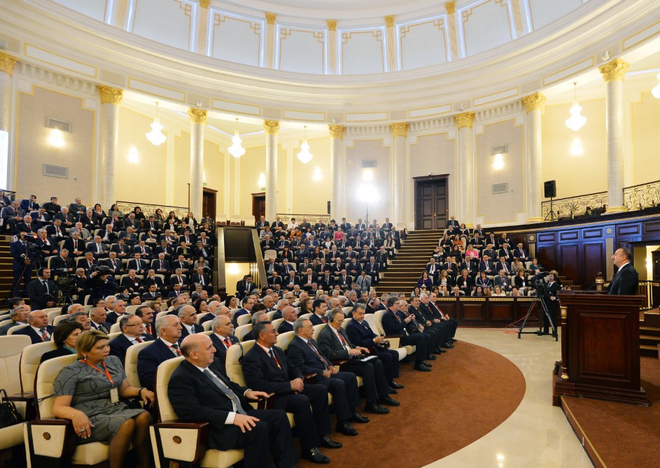 Prezident İlham Əliyev AMEA-nın 70 illik yubileyinə həsr olunmuş ümumi yığıncaqda iştirak edib (FOTO)