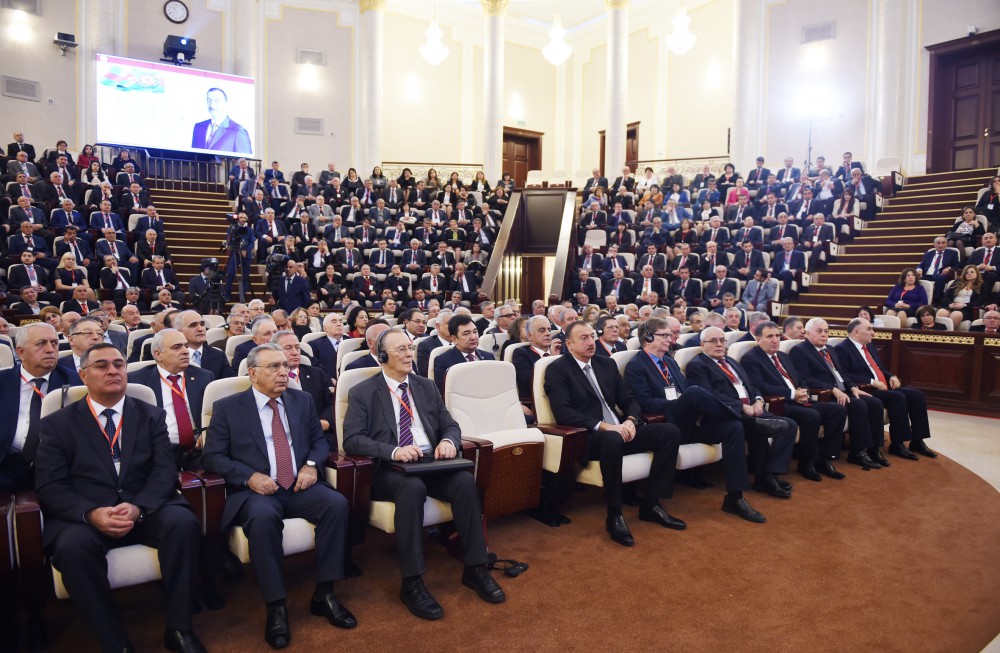 Prezident İlham Əliyev AMEA-nın 70 illik yubileyinə həsr olunmuş ümumi yığıncaqda iştirak edib (FOTO)