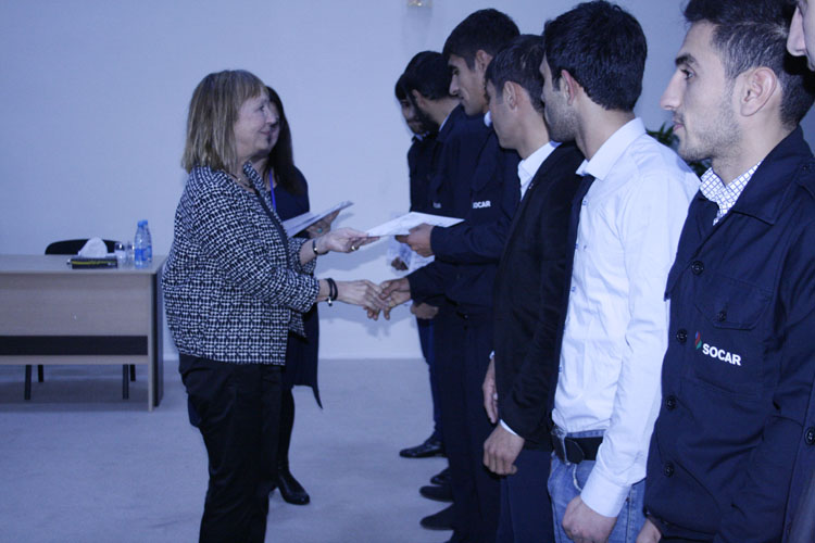 SOCAR-ın təlim mərkəzi BP üçün hazırlanmış işçilərə sertifikatlar verib (FOTO)
