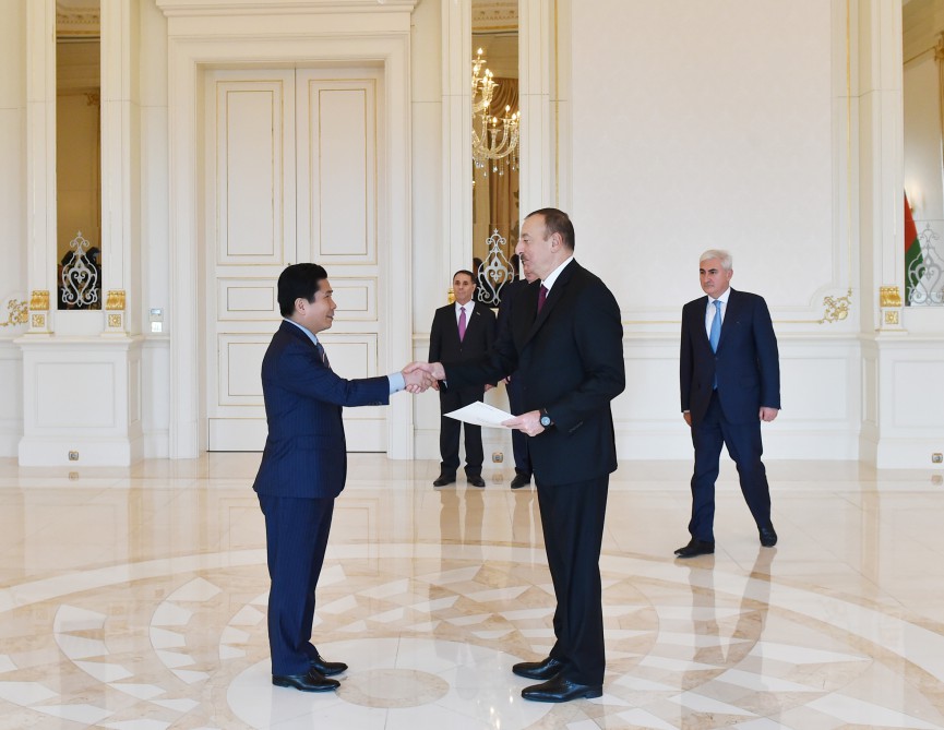 Azerbaijani president receives credentials of incoming Korean ambassador