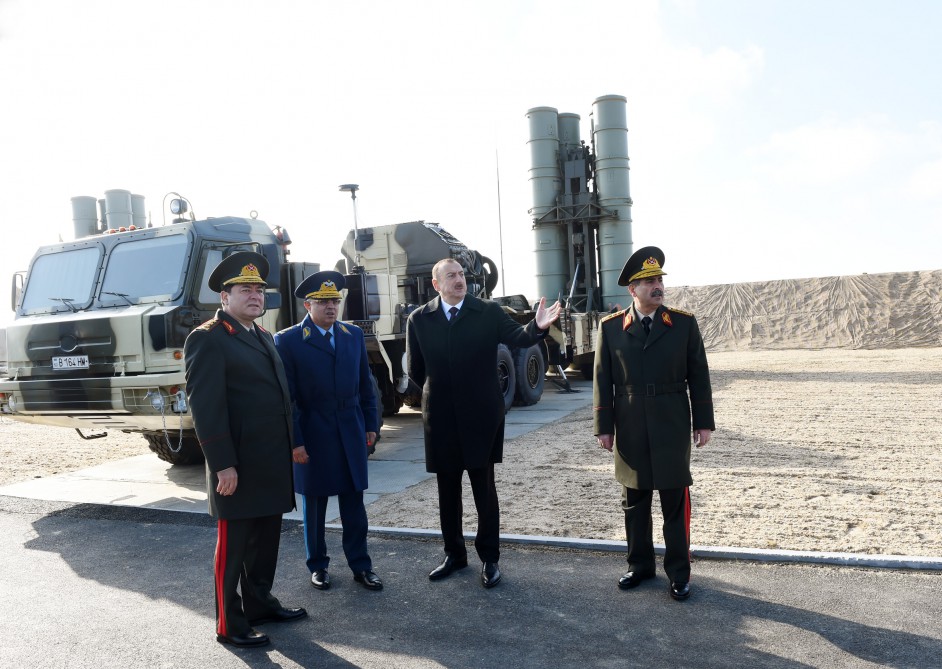 Prezident İlham Əliyev Müdafiə Nazirliyi Hərbi-Hava Qüvvələrinin hərbi şəhərciyində yaradılan şəraitlə tanış olub (FOTO)