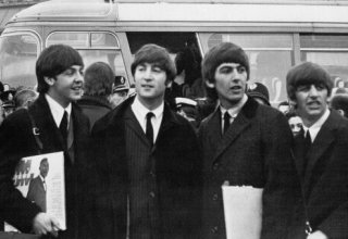 "The Beatles" qrupunun ilk Amerika qastrollarının şəkilləri 357 min dollara satılıb
