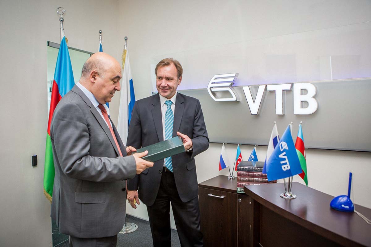 Bank VTB (Azərbaycan)-da Çingiz Abdullayevlə görüş keçirilib (FOTO)