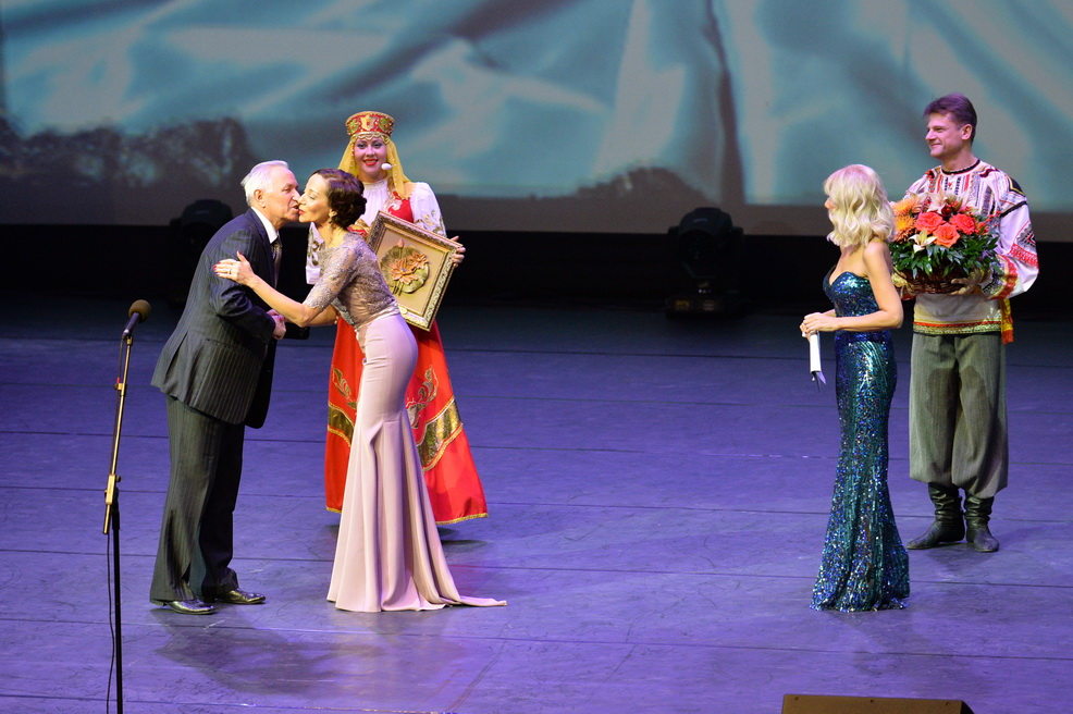Парящая на сцене Тарана Мурадова провела потрясающий юбилейный вечер (ФОТО)