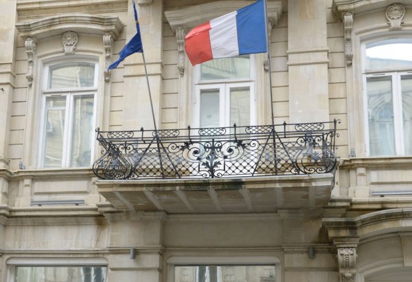 Fransa Bakü Büyükelçiliği güvenlik önlemlerini artırıyor