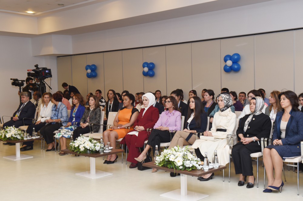 Azərbaycanın birinci xanımı Mehriban Əliyeva Antalyada Əlillərin Bərpa Mərkəzi ilə tanış olub (FOTO)