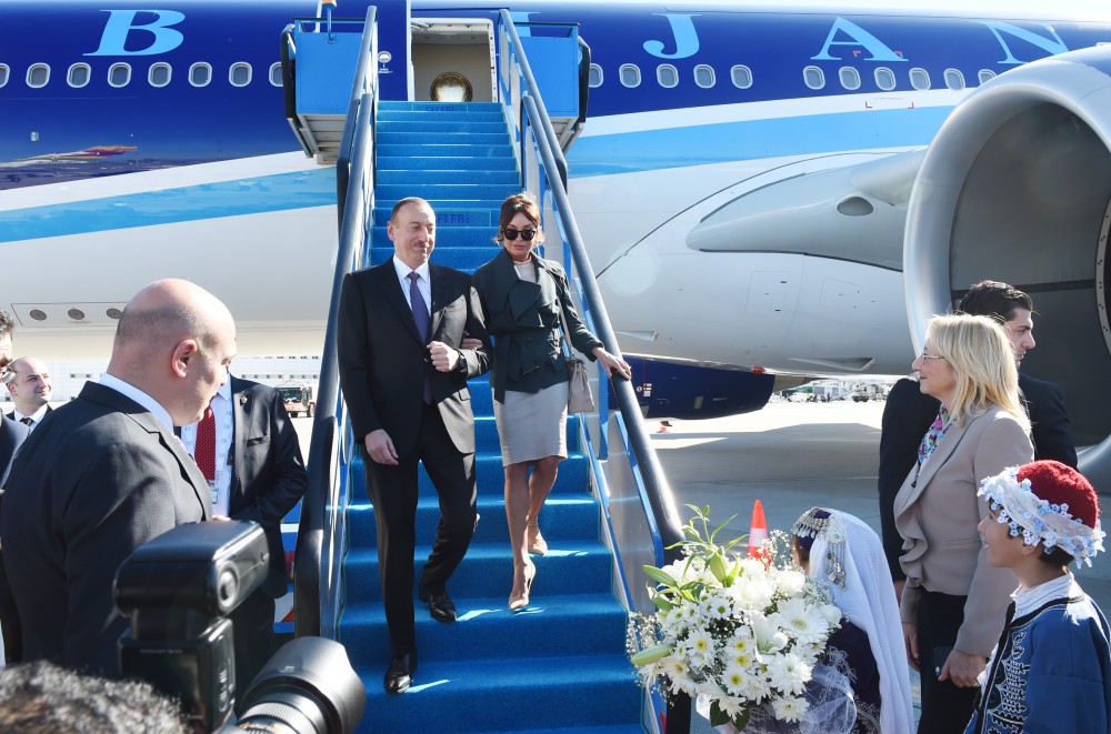 Президент Ильхам Алиев и его супруга прибыли с рабочим  визитом в Турцию (ФОТО)