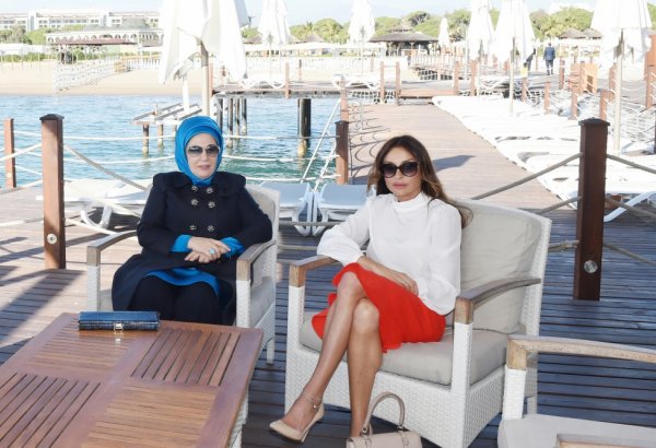 Azerbaijani, Turkish first ladies meet in Antalya (PHOTO)