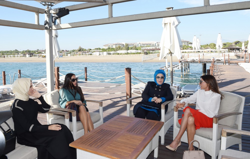 Azerbaijani, Turkish first ladies meet in Antalya (PHOTO)