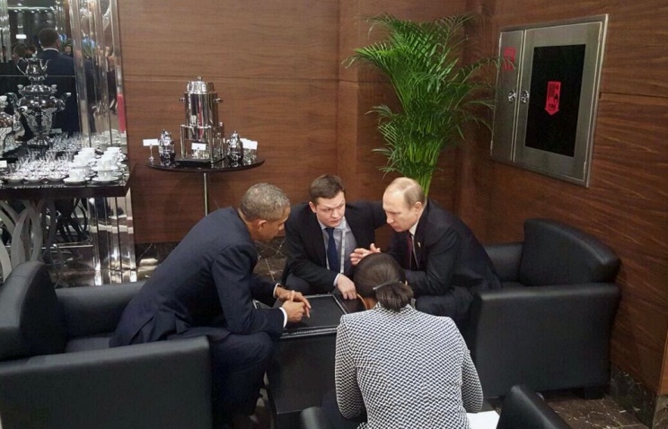 ABD Başkanı ve Rusya Devlet Başkanı görüşüyor