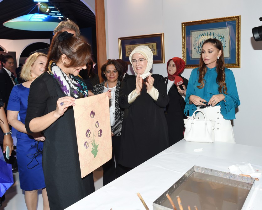 Первая леди Азербайджана Мехрибан Алиева ознакомилась с выставкой на культурной территории «G-20»-«Yurd»