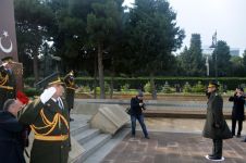 Kara Kuvvetleri Komutanı Azerbaycan Savunma Bakanı ile bir araya geldi