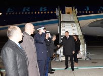 Azerbaycan Cumhurbaşkanı ve eşi resmi temaslarda bulunmak üzere Fransa’ya gitti