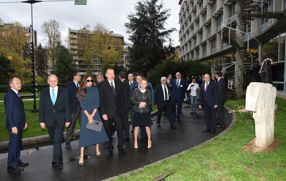 Prezident İlham Əliyev və xanımı UNESCO Baş Konfransının 38-ci sessiyasının Liderlər Forumunda iştirak ediblər (FOTO)