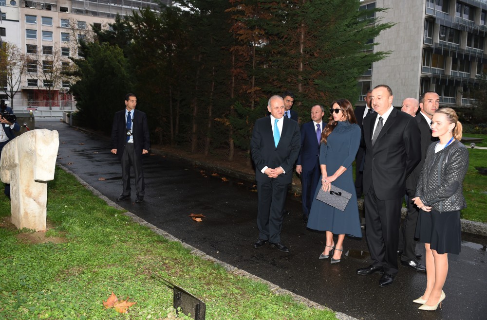 Prezident İlham Əliyev və xanımı UNESCO Baş Konfransının 38-ci sessiyasının Liderlər Forumunda iştirak ediblər (FOTO)
