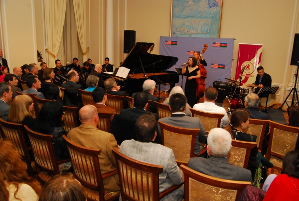 Известная американская джазовая певица выступила в Баку (ФОТО)