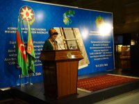 В Баку презентована книга Президента Туркменистана о коврах (ФОТО)