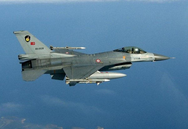 Самолеты ВВС Турции обеспечивают безопасность саммита НАТО