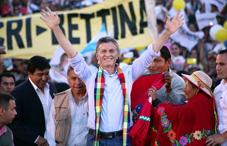 На президентских выборах в Аргентине побеждает Маурисио Макри